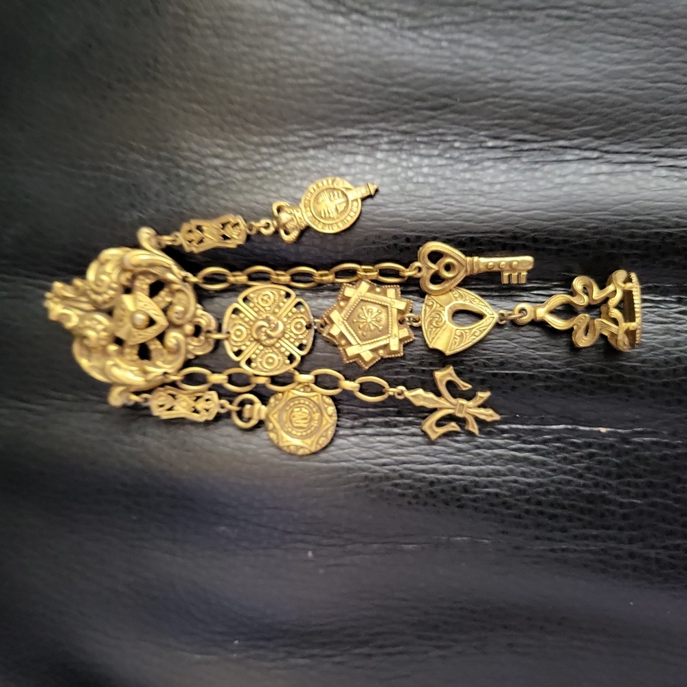 Brass Chatelaine Brooch Fancy Dangling Asain Motif Signed "ART" Coro Sty… - Picture 1 of 11